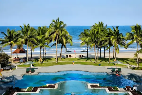 익스피디아 지금 여행가기 딱 좋은 베트남 호이안, 다낭 5성급 바닷가 해변과 수영장이 있는 가격 저렴한 호텔 10곳 추천! 5 올라라니 리조트 & 콘도텔 야외 수영장